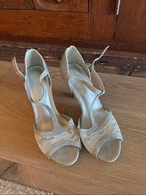 Women's Metallic Gold Lace Heeled Sandals